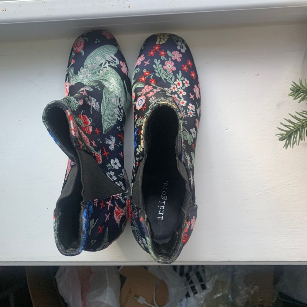 Shoe - Picture 3 of 4